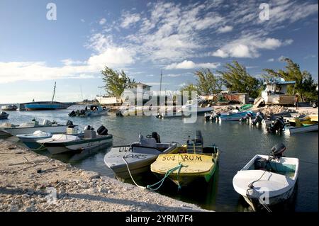 Turks & Caicos, South Caicos Island, Cockburn Harbour : Town Marina, en journée Banque D'Images