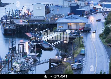 Paul Boat Harbor & Star of Kodiak Fish Cannery Ship/Plant. Aube. Kodiak. Île de Kodiak. Alaska du Sud-Ouest. ÉTATS-UNIS. Banque D'Images