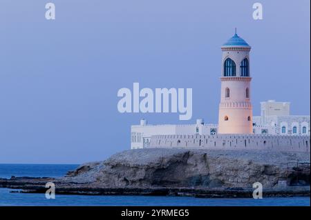 OMAN-Sharqiya Region-sur : Ayajh Town- vue du phare de sur / soir Banque D'Images