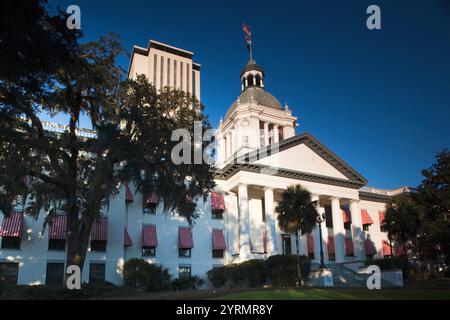 USA, Floride, Tallahassee, anciens et nouveaux bâtiments du Capitole de l'État, matin Banque D'Images