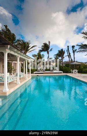 Bahamas, Île Eleuthera, Harbour Island, Pink Sands Beach, piscine, Dunmore Beach Club Resort Banque D'Images