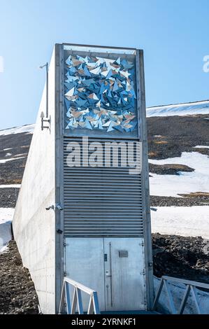 Vue du bâtiment d'entrée du Svalbard Global Seed Vault à Lonyerabyen sur Spitzberg, Svalbard, Norvège, Arctique Banque D'Images