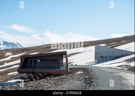 Vue du bâtiment d'entrée du Svalbard Global Seed Vault à Lonyerabyen sur Spitzberg, Svalbard, Norvège, Arctique Banque D'Images