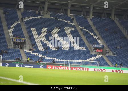 Karlsruhe, Deutschland. 04th Dec, 2024. KSC logo im Stadion BBBank Wildpark Karlsruhe DFB-Pokal : Karlsruher SC vs FC Augsburg, BBBank Wildpark, Mittwoch, 04.12.2024 crédit : dpa/Alamy Live News Banque D'Images
