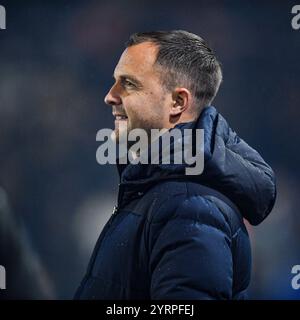 4 décembre 2024 ; St Andrews, Birmingham, West Midlands, Angleterre; EFL League One Football, Birmingham City contre Stockport County ; Birmingham City Manager Chris Davies Banque D'Images