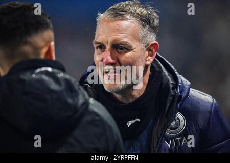 4 décembre 2024 ; St Andrews, Birmingham, West Midlands, Angleterre; EFL League One Football, Birmingham City contre Stockport County ; le manager du Stockport County Dave Challinor Banque D'Images