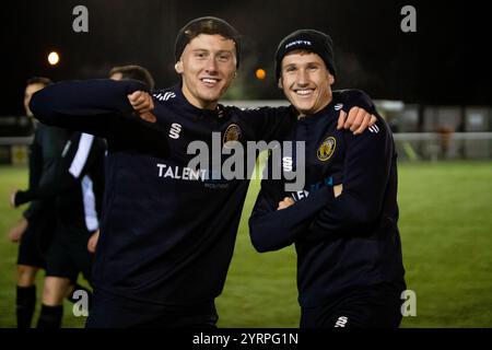 Leamington, Angleterre - 3 décembre 2024 : (nom) lors du match de Birmingham Senior Cup entre Leamington et Halesowen Town Banque D'Images