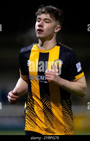 Leamington, Angleterre - 3 décembre 2024 : (nom) lors du match de Birmingham Senior Cup entre Leamington et Halesowen Town Banque D'Images