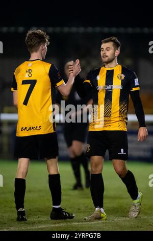 Leamington, Angleterre - 3 décembre 2024 : (nom) lors du match de Birmingham Senior Cup entre Leamington et Halesowen Town Banque D'Images