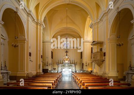 Intérieur de la Basilique de Santa Maria de Finibus Terrae à Santa Maria di Leuca, Pouilles, Italie, Europe Banque D'Images