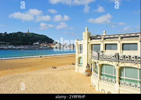 Bâtiment de thalassothérapie la Perla sur la plage de la Concha, Saint-Sébastien, golfe de Gascogne, province de Gipuzkoa, pays Basque, Espagne, Europe Banque D'Images