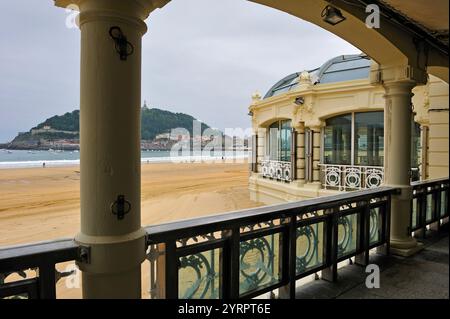 La Perla Thalassothérapie à la plage de la Concha, Saint-Sébastien, golfe de Gascogne, province de Gipuzkoa, pays Basque, Espagne, Europe Banque D'Images