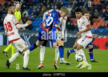 Bâle, Suisse. 04th Dec, 2024. Bâle, Suisse, 04 décembre 2024 : Anton Kade (30 Bâle) lors du match de football de la Coupe de Suisse entre le FC Basel 1893 et le FC Sion au Centre Jakob-Park à Bâle, Suisse. Philipp Kresnik (Philipp Kresnik/SPP) crédit : SPP Sport Press photo. /Alamy Live News Banque D'Images