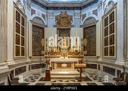 Chapelle avec les reliques des martyrs, cathédrale de Santa Maria Annunziata à Otrante, Pouilles, Italie, Europe Banque D'Images
