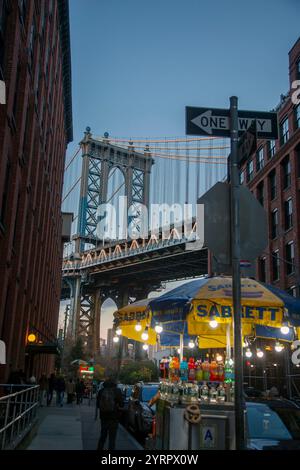 Vue sur le pont de Manhattan depuis le quartier Dumbo de Brooklyn Banque D'Images