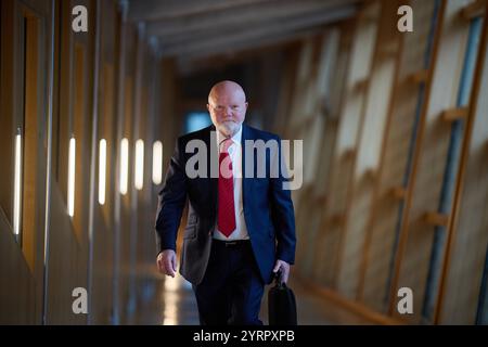 Édimbourg Écosse, Royaume-Uni 04 décembre 2024. Colin Beattie MSP au Parlement écossais. crédit sst/alamy live news Banque D'Images