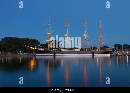 Navire Passat de nuit, Travemuende, ville hanséatique de Luebeck, Schleswig-Holstein, Allemagne Banque D'Images