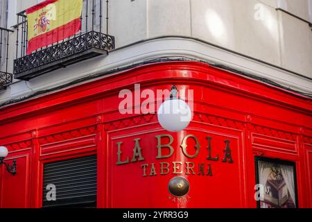 Extérieur de la Bola, une taverne historique à Madrid, Espagne Banque D'Images