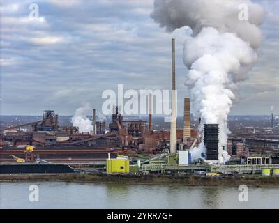 Toile de fond industrielle de l'aciérie ThyssenKrupp à Duisburg-Bruckhausen, sur le Rhin, hauts fourneaux, cokerie Schwelgern, extinction Banque D'Images