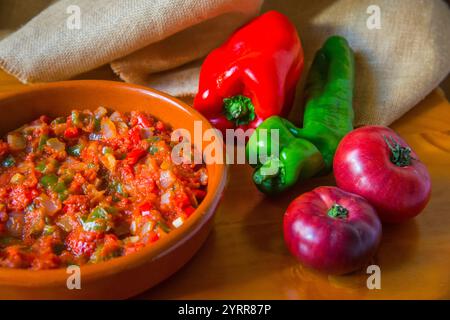 Pisto Manchego - ragoût espagnol avec poivrons et tomates Banque D'Images