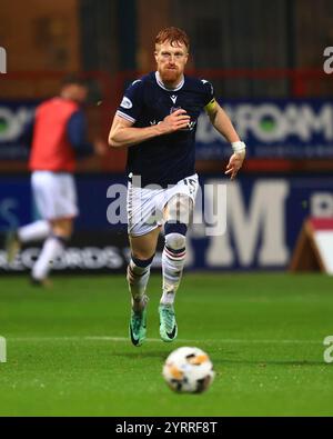 4 décembre 2024 ; Dens Park, Dundee, Écosse : Scottish Premiership Football, Dundee versus Motherwell ; Simon Murray de Dundee Banque D'Images