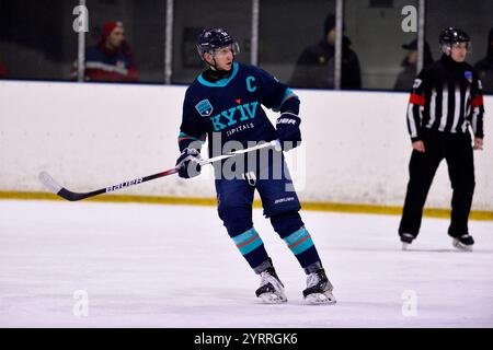 Kiev, Ukraine. 04th Dec, 2024. Kiev, Ukraine 04 décembre 2024 Chernenko Sergey (18 Kapitals) lors du match du Championnat ukrainien de hockey sur glace 2024/2025 entre Kyiv Kapitals contre Kryzhynka-Shalet Arena à Kiev, Ukraine (KUBANOV PAVLO UKR/SPP) crédit : SPP Sport Press photo. /Alamy Live News Banque D'Images