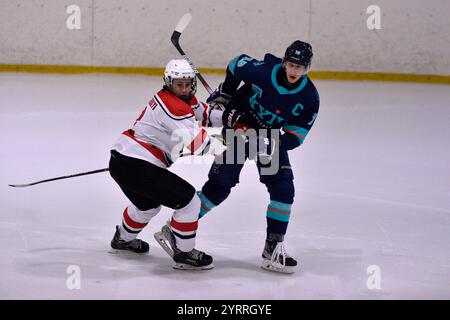 Kiev, Ukraine. 04th Dec, 2024. Kiev, Ukraine 04 décembre 2024 Chernenko Sergey (18 Kapitals) en action lors du match du Championnat ukrainien de hockey sur glace 2024/2025 entre Kyiv Kapitals contre Kryzhynka-Shalet Arena à Kyiv, Ukraine (KUBANOV PAVLO UKR/SPP) crédit : SPP Sport Press photo. /Alamy Live News Banque D'Images