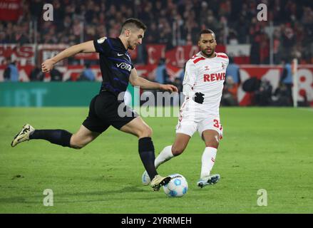 Jonjoe Kenny (Hertha, l) en duel avec Linton Maina (Cologne), Cologne, Allemagne, 04.12.2024, DFB-Pokal ronde 16, 1. FC Cologne - Hertha BSC Berlin. LA RÉGLEMENTATION DFL INTERDIT TOUTE UTILISATION DE PHOTOGRAPHIES COMME SÉQUENCES D'IMAGES ANDMZZALAMY LIVE NEWS Banque D'Images