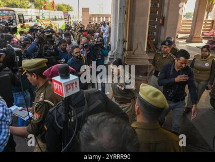 Inde. 03 décembre 2024. NOIDA, INDE - 3 DÉCEMBRE : après avoir arrêté les agriculteurs, le commissaire de police de GBN, Laxmi Singh, a atteint Dalit Prerna Sthal le 3 décembre 2024 à Noida, en Inde. (Photo de Sunil Ghosh/Hindustan Times/Sipa USA) crédit : Sipa USA/Alamy Live News Banque D'Images