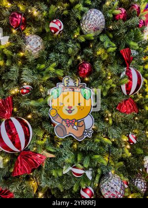 Gros plan de décorations d'arbre de noël Banque D'Images