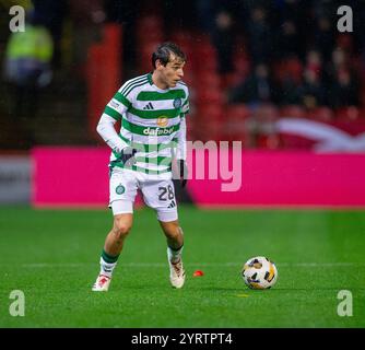 Pittodrie Stadium, Aberdeen, Royaume-Uni. 4 décembre 2024. Scottish Premiership Football, Aberdeen versus Celtic ; Paulo Bernardo du Celtic sur le ballon crédit : action plus Sports/Alamy Live News Banque D'Images