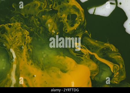 Éclaboussure de couleur verte. Fond abstrait coloré Art. Peinture acrylique. Arrière-plan abstrait. Peinture acrylique colorée de luxe. Fond de peinture de couleur. Couleur Banque D'Images
