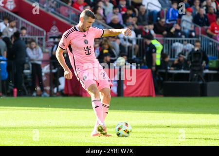 Toronto, ON, Canada - 5 octobre 2024 : Serhiy Kryvtsov #27 défenseur de l'Inter Miami FC lors du match de la saison régulière de la MLS 2024 entre Toronto FC Banque D'Images