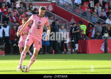 Toronto, ON, Canada - 5 octobre 2024 : Serhiy Kryvtsov #27 défenseur de l'Inter Miami FC lors du match de la saison régulière de la MLS 2024 entre Toronto FC Banque D'Images