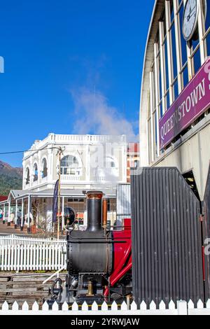 Gare de Queenstown et Empire Hotel Banque D'Images