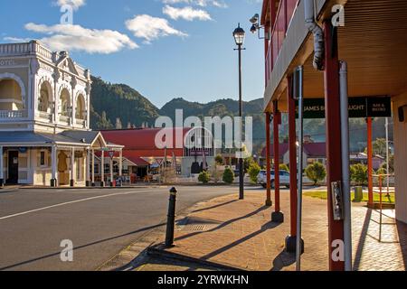 L'Empire Hotel et la gare de Queenstown, Tasmanie Banque D'Images