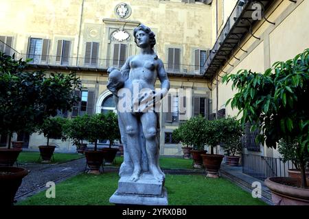 Statue dans Giardino Mediceo au Palazzo Medici Riccardi à Florence Italie Banque D'Images