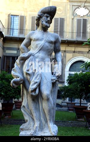 Statue dans Giardino Mediceo au Palazzo Medici Riccardi à Florence Italie Banque D'Images