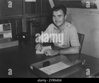 Colonel Paul W. Tibbets, pilote du B-29 Superfortress 'Enola Gay'. Banque D'Images