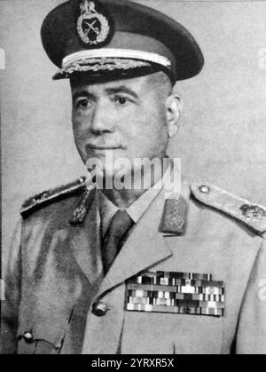 Maréchal Ahmad Ismail Ali (1917 ? 25 décembre 1974), officier supérieur égyptien qui a été ministre de la guerre de l'Égypte pendant la guerre de Yom Kippour de 1973. Il est surtout connu pour sa planification de l'attaque à travers le canal de Suez, nom de code opération Badr. Banque D'Images