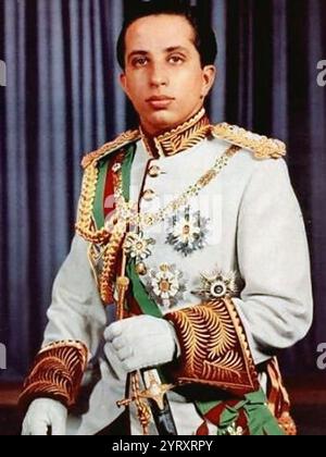 Faisal II (1935 ? 14 juillet 1958) fut le dernier roi d'Irak. Il règne du 4 avril 1939 jusqu'en juillet 1958, date à laquelle il est tué lors de la Révolution du 14 juillet. Ce régicide marqua la fin de la monarchie hachémite vieille de trente-sept ans en Irak, qui devint alors une république. Banque D'Images