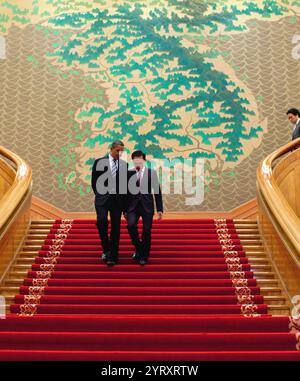 Le président Barack Obama et le président Lee Myung bak de la Corée du Sud marchent ensemble après une réunion bilatérale à la Maison bleue à Séoul, Corée du Sud, le 11 novembre 2010. Banque D'Images