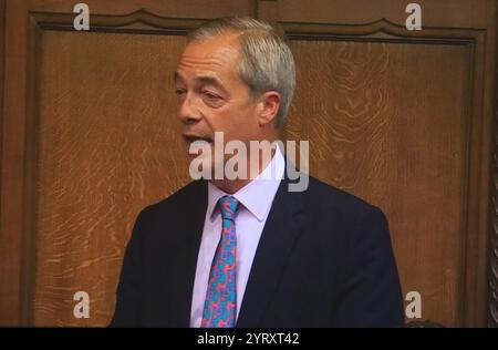 Nigel Paul Farage (né le 3 avril 1964) homme politique et radiodiffuseur britannique qui est député de Clacton et leader de Reform UK depuis 2024, après avoir été son leader de 2019 à 2021 [c]. Il a été le leader du Parti de l'indépendance du Royaume-Uni (UKIP) de 2006 à 2009 et de 2010 à 2016. Farage a été membre du Parlement européen (MPE) pour le sud-est de l'Angleterre de 1999 jusqu'au retrait du Royaume-Uni de l'Union européenne (UE) en 2020. Banque D'Images