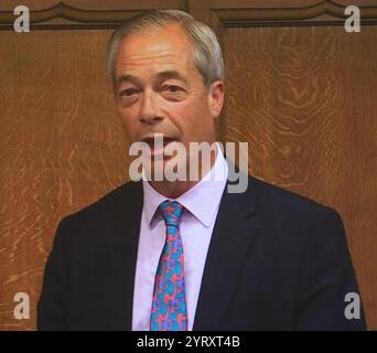 Nigel Paul Farage (né le 3 avril 1964) homme politique et radiodiffuseur britannique qui est député de Clacton et leader de Reform UK depuis 2024, après avoir été son leader de 2019 à 2021 [c]. Il a été le leader du Parti de l'indépendance du Royaume-Uni (UKIP) de 2006 à 2009 et de 2010 à 2016. Farage a été membre du Parlement européen (MPE) pour le sud-est de l'Angleterre de 1999 jusqu'au retrait du Royaume-Uni de l'Union européenne (UE) en 2020. Banque D'Images