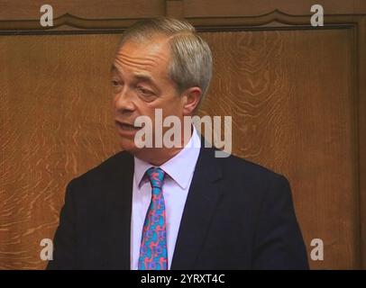 Nigel Paul Farage (né le 3 avril 1964) homme politique et radiodiffuseur britannique qui est député de Clacton et leader de Reform UK depuis 2024, après avoir été son leader de 2019 à 2021 [c]. Il a été le leader du Parti de l'indépendance du Royaume-Uni (UKIP) de 2006 à 2009 et de 2010 à 2016. Farage a été membre du Parlement européen (MPE) pour le sud-est de l'Angleterre de 1999 jusqu'au retrait du Royaume-Uni de l'Union européenne (UE) en 2020. Banque D'Images