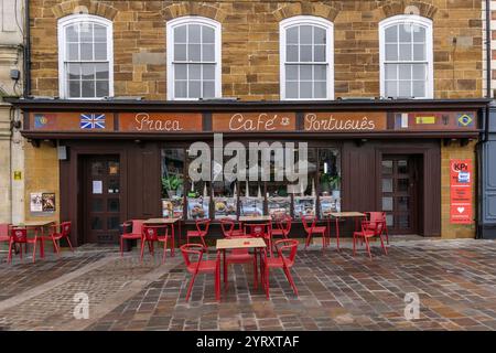 Praca Cafe, un restaurant de style portugais, Market Square, Northampton, Royaume-Uni Banque D'Images
