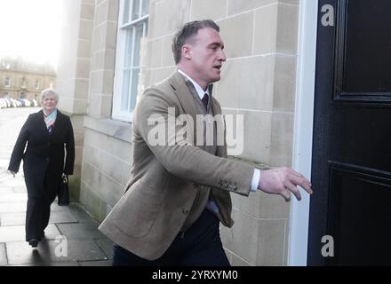 L'ancien capitaine de rugby écossais Stuart Hogg arrive au Sheriff court de Jedburgh pour être condamné après avoir admis avoir maltraité sa femme séparée pendant cinq ans. Date de la photo : jeudi 5 décembre 2024. Banque D'Images