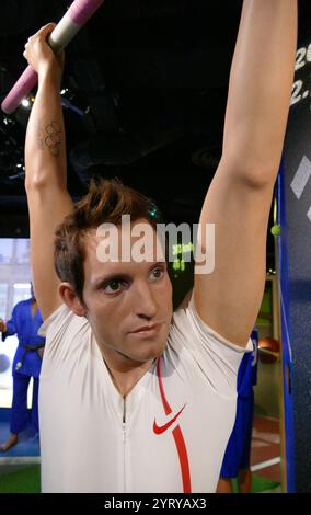 Figurine de cire représentant Renaud Lavillenie, voûte à perche française et détenteur du record du monde, Banque D'Images