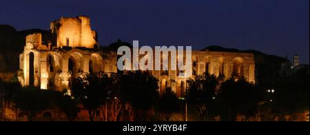 La Domus Severiana, partie des palais impériaux sur le Mont Palatin à Rome, construite au sud-est du stade Palatinum dans la Domus Augustana de Septimius Severus. Il comprenait les bains de Septimius sévère. Ier siècle après JC Banque D'Images