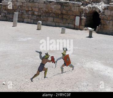 Ruines de l'amphithéâtre romain, Bayt Jibrin (Beit Guvrin), Israël. Au VIIIe siècle av. J.-C., le village faisait partie du Royaume de Juda. Après la tourmente de la première guerre judéo-romaine et la révolte de Bar Kokhba, la ville est devenue une colonie romaine florissante et un centre administratif majeur sous le nom d'Eleutheropolis. Le site a été fouillé par Victor Guérin en 1863. Banque D'Images